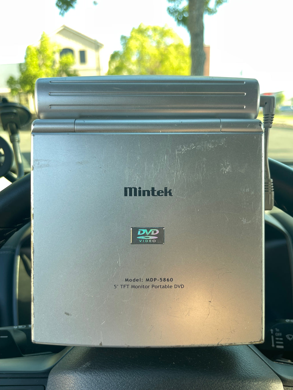 Mintek Portable DVD player, Model: MDP-5860 5" TFT Monitor Portable DVD